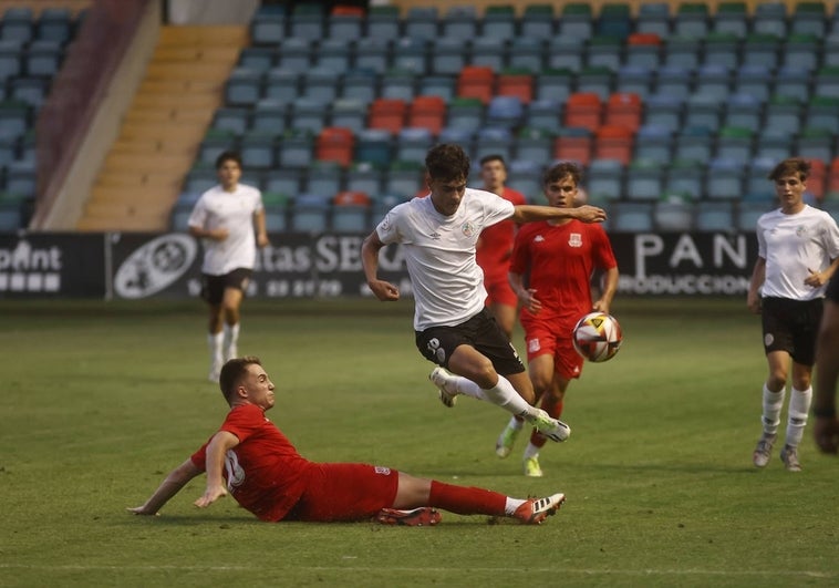 Al Salamanca tan sólo le falta el gol en un serio test ante el Alcorcón B (0-0)