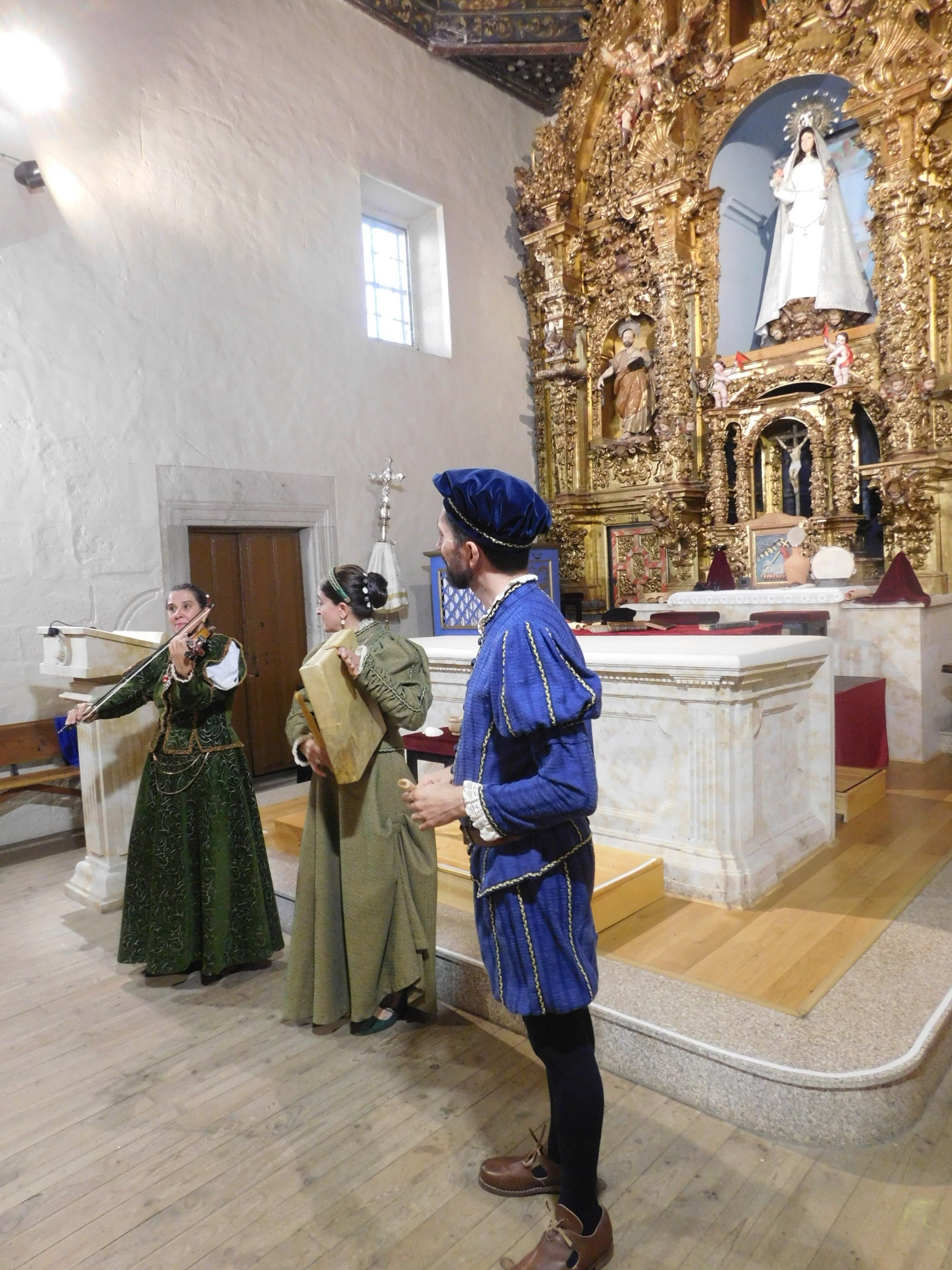 Los vecinos de Calzada de Valdunciel disfrutan de la obra «Buscando a Nebrija»