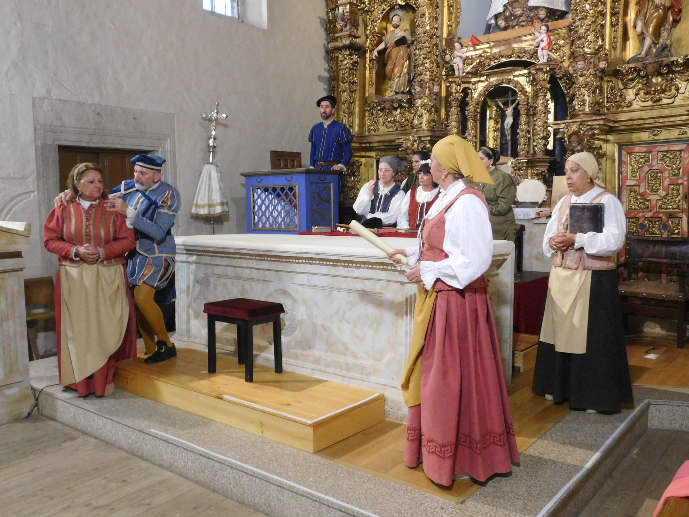 Los vecinos de Calzada de Valdunciel disfrutan de la obra «Buscando a Nebrija»