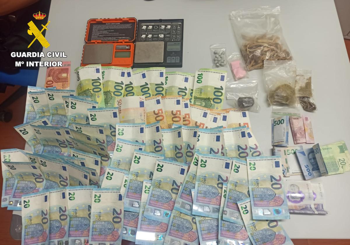 La Guardia Civil detiene a dos hombres con un gran alijo de droga en Navasfrías