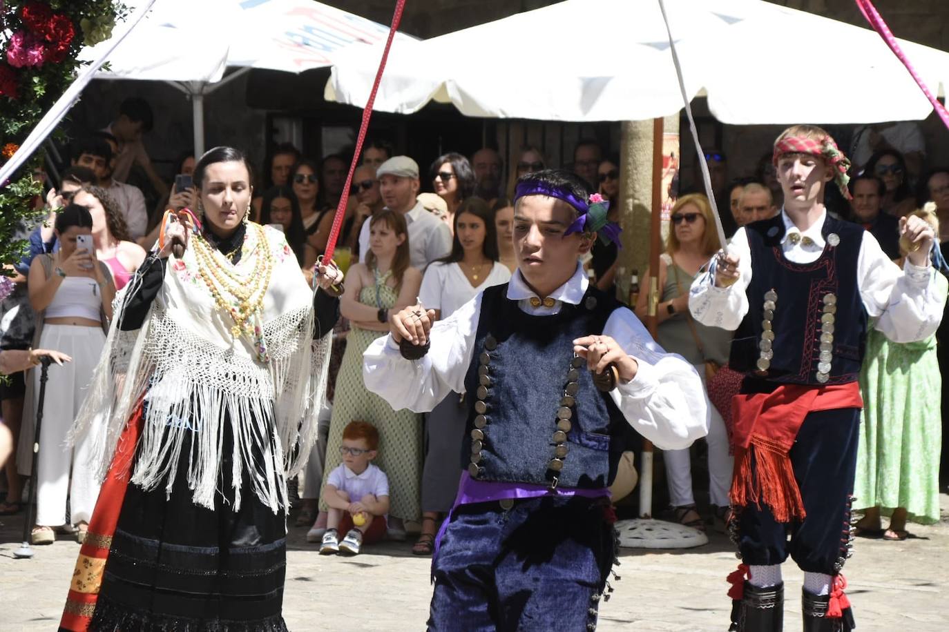 Música y bailes en honor la Virgen en San Martín del Castañar