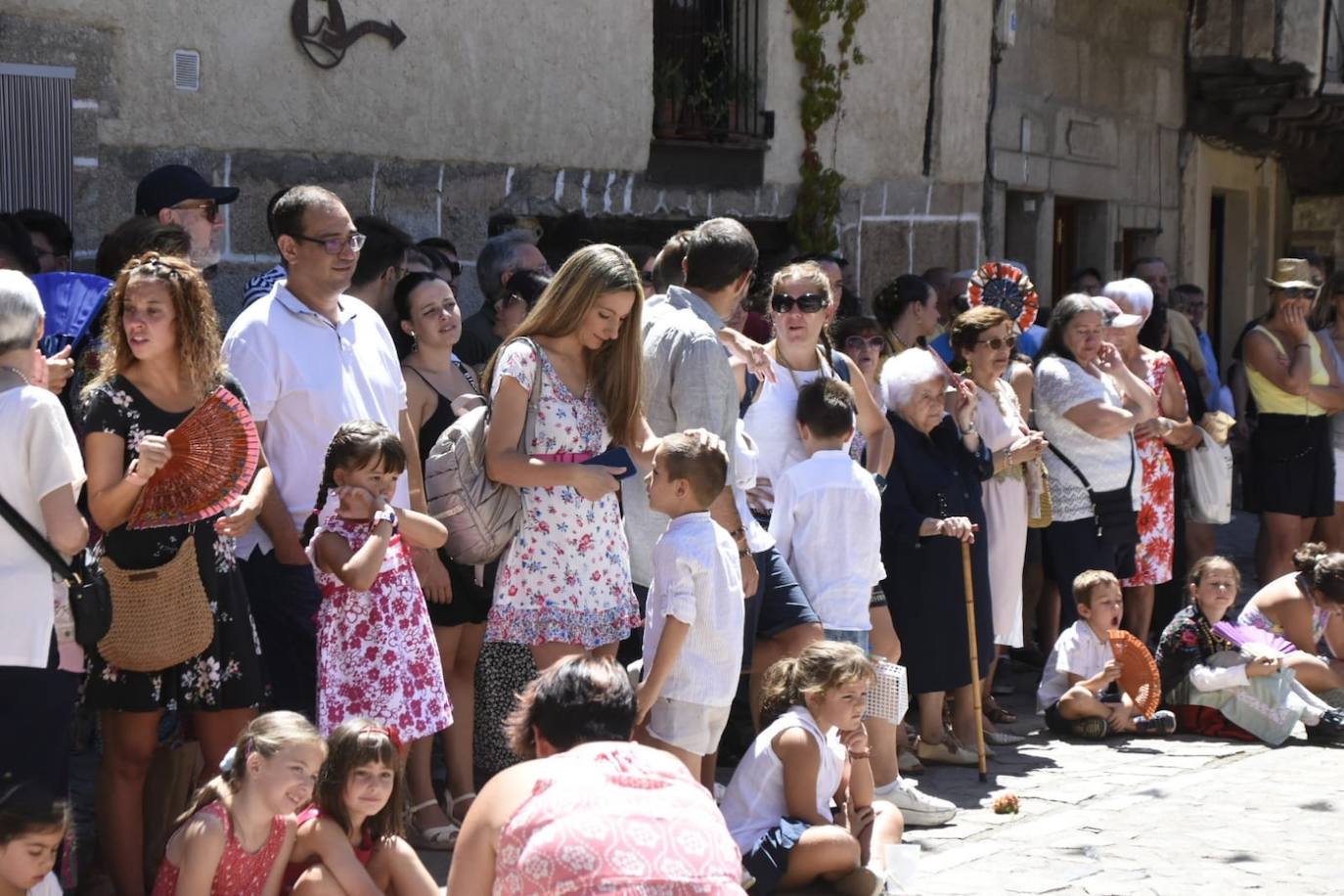 Música y bailes en honor la Virgen en San Martín del Castañar