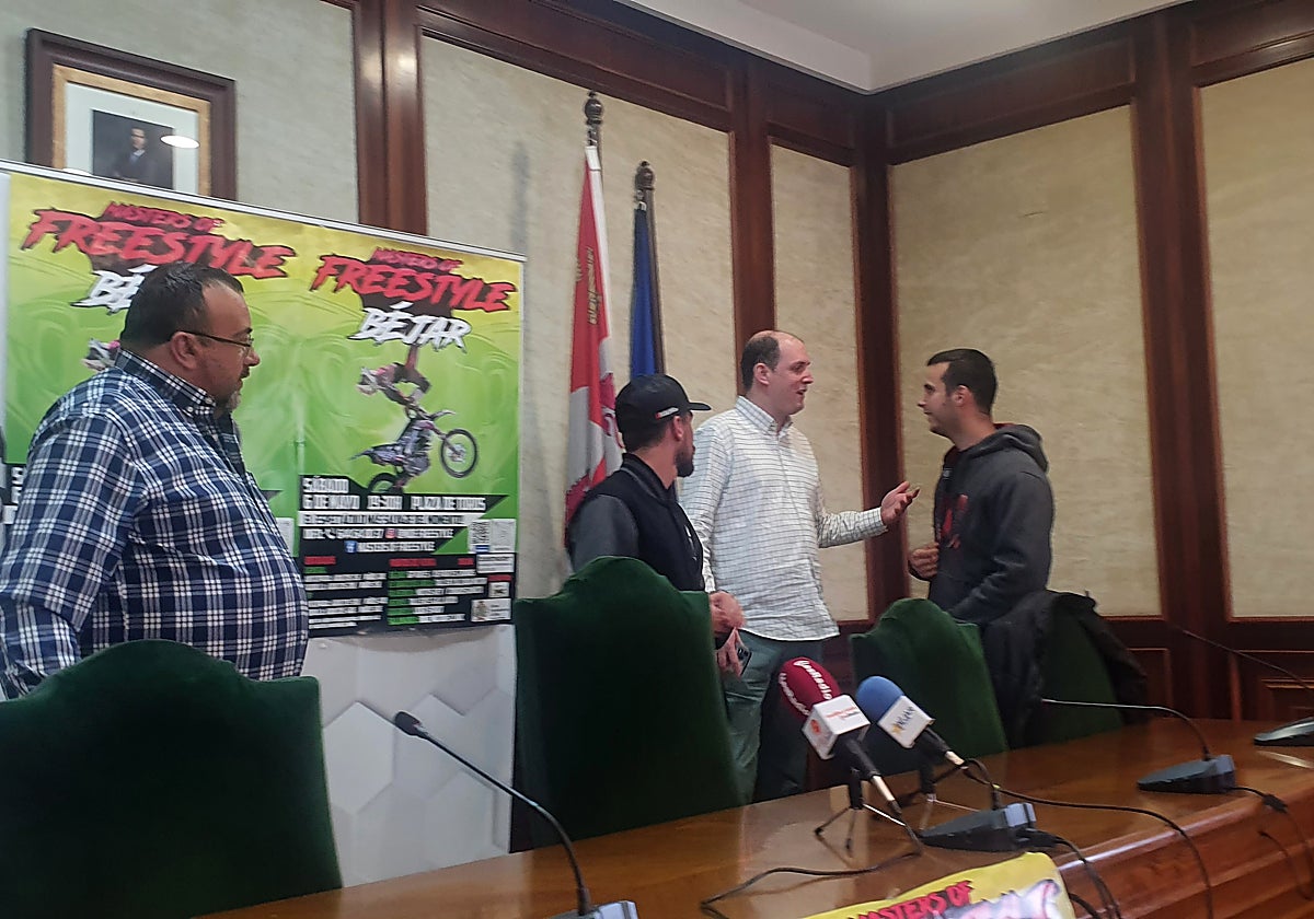 Polémica entre PP y PSOE en Béjar por la suspensión del prueba de motos, Master of Freestyle