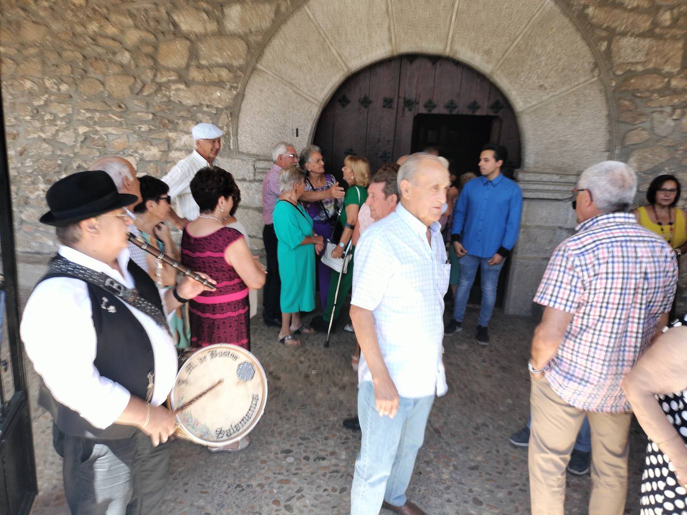 Linares de Riofrío camina hacia sus fiestas y los mayores marcan el camino