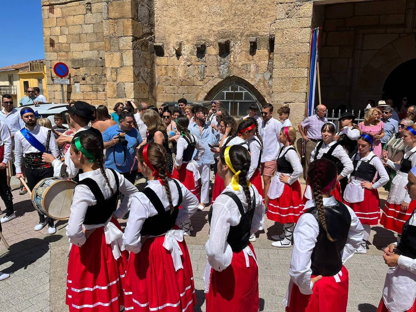 Bailes en honor a San Lorenzo en el día grande de Saucelle