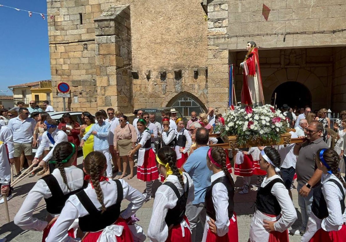 Bailes en honor a San Lorenzo en el día grande de Saucelle