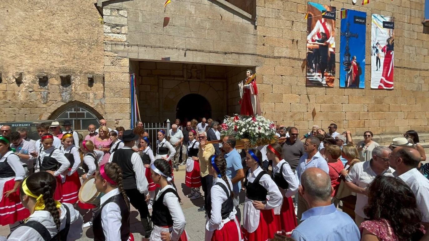 Bailes en honor a San Lorenzo en el día grande de Saucelle