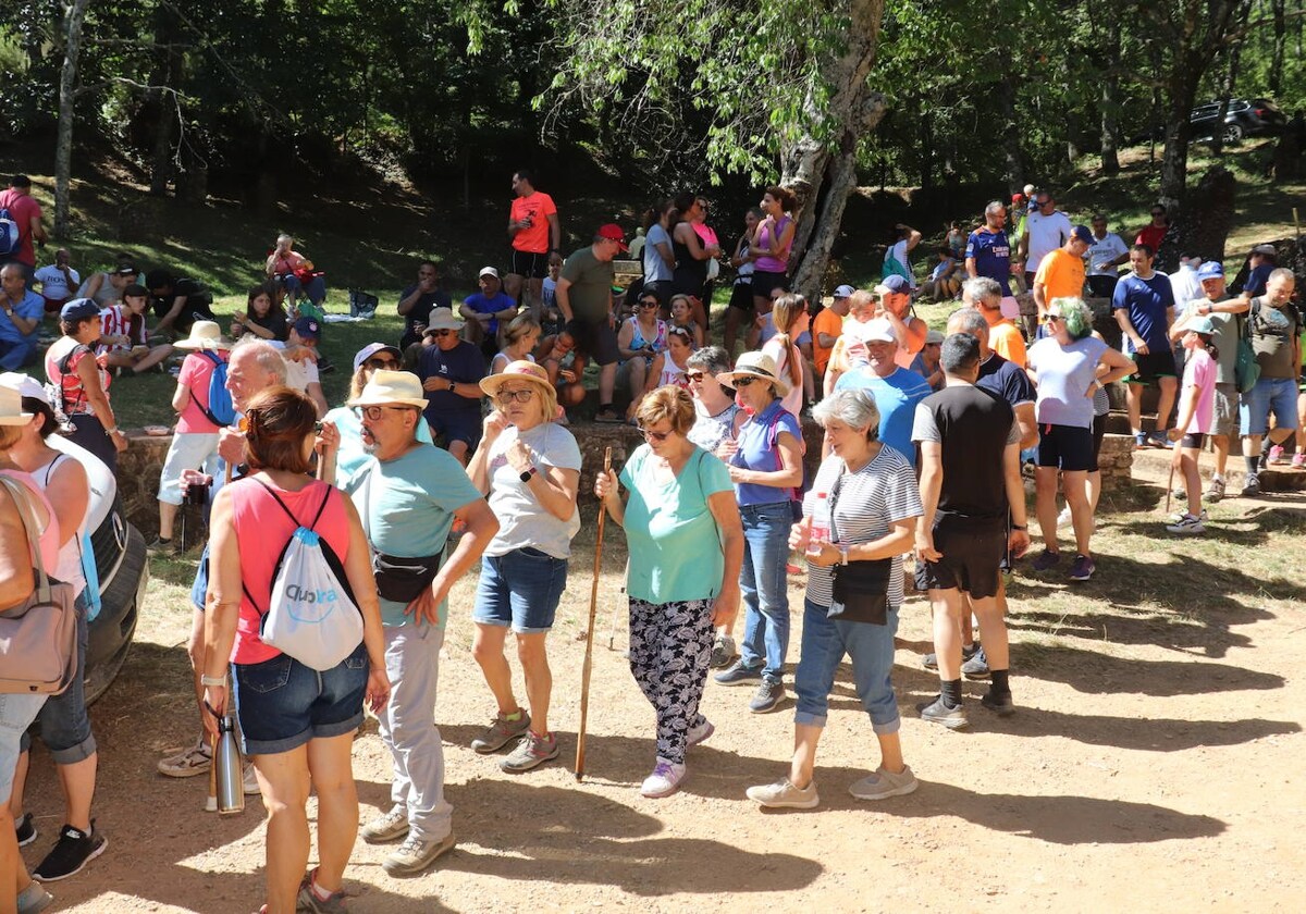 Linares disfruta de la marcha a las Peñas del Agua y La Honfría