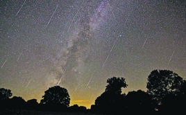 Imagen de una lluvia de perseidas captada por la Organización Salmantina de la Astronáutica y el Espacio.