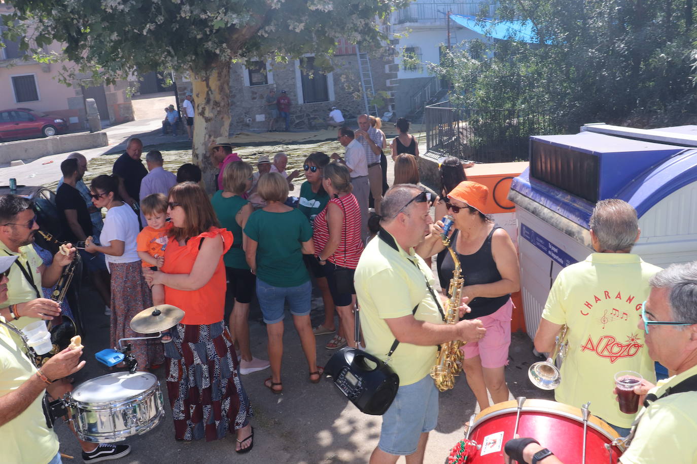 Valdesangil celebra su fiesta con una animada comida