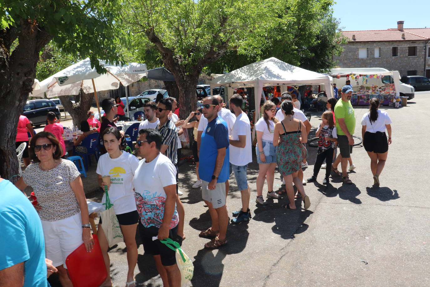 Navamorales marca el final de sus fiestas con una paella para 450 personas