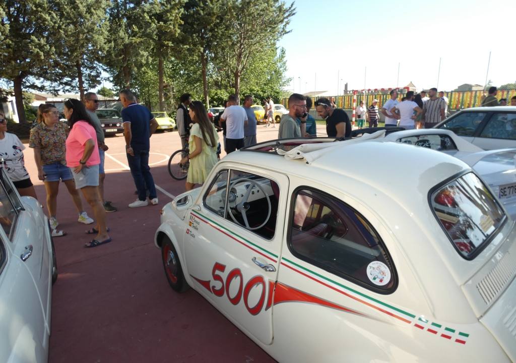 Babilafuente recupera su cita con los coches clásicos