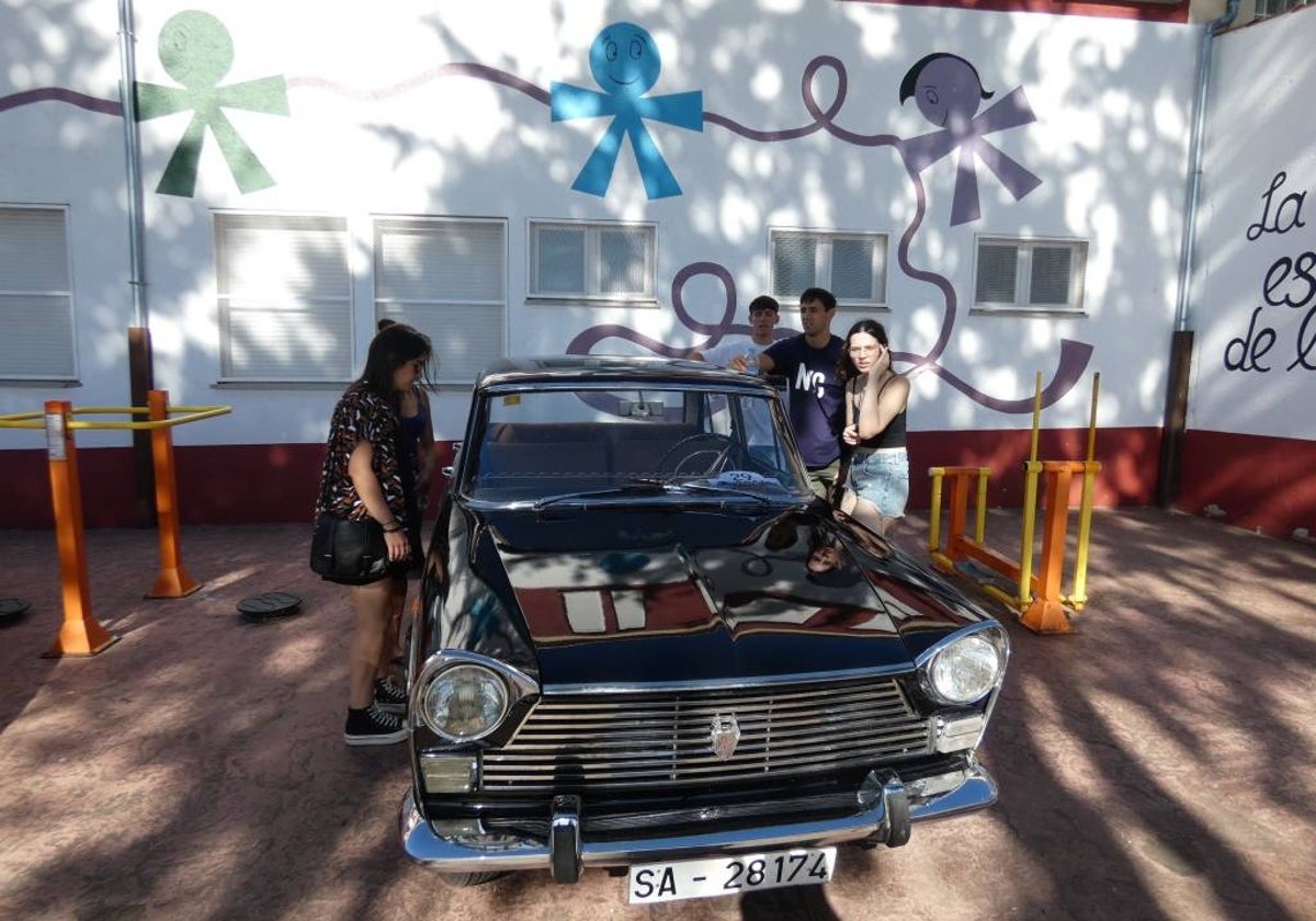 Babilafuente recupera su cita con los coches clásicos