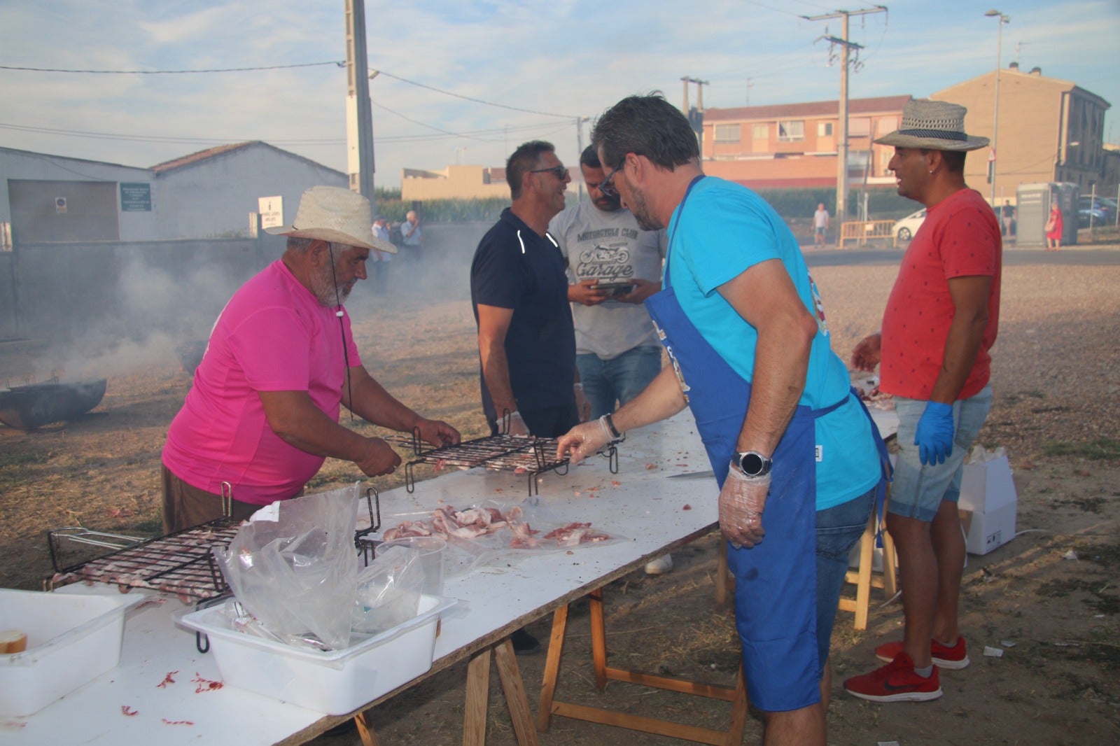 La merienda de las peñas y la ruleta del reciclaje triunfan en Villamayor