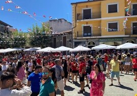 El público disfrutó en la Plaza con la música de Efecto retroactivo