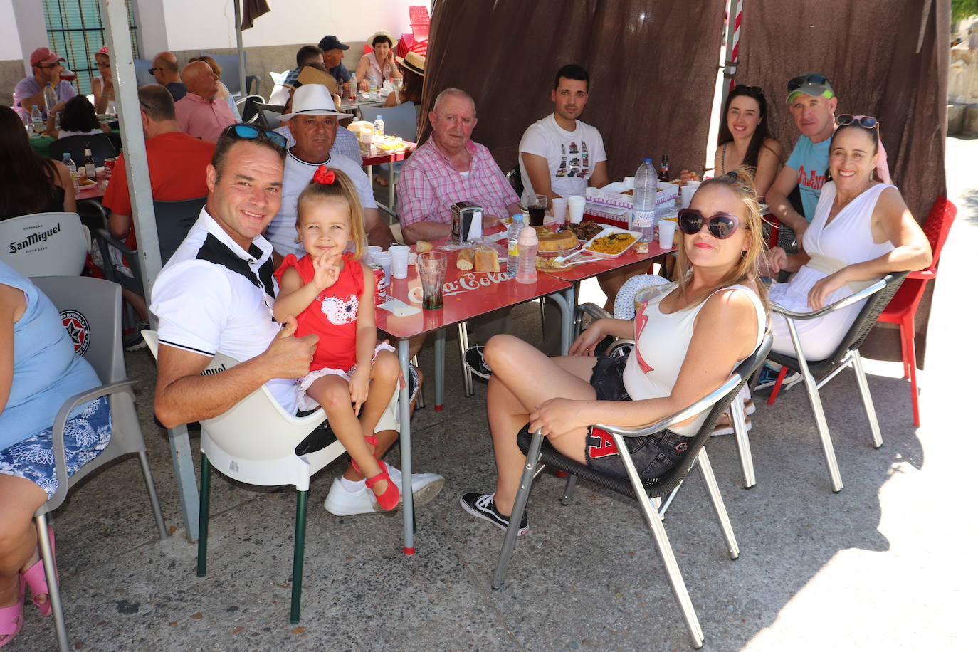 Gallegos de Solmirón disfruta de una animada paella para más de 500 personas