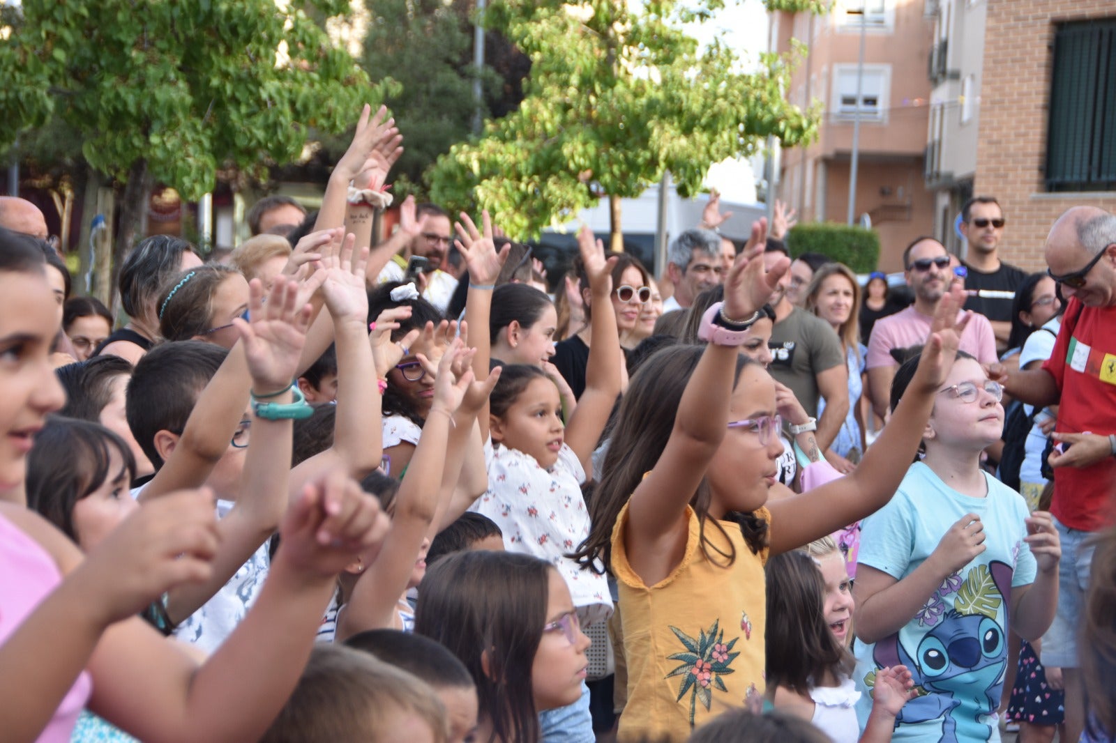 Diversión y mucha música en la fiesta infantil de Carbajosa