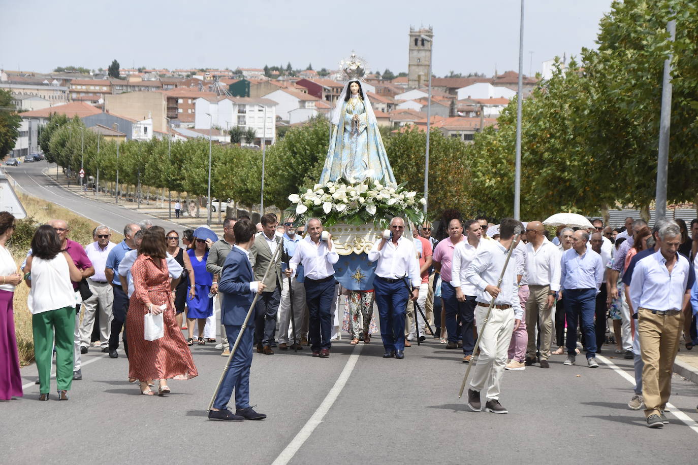 Vivas a la Virgen del Socorro en el regreso a su ermita