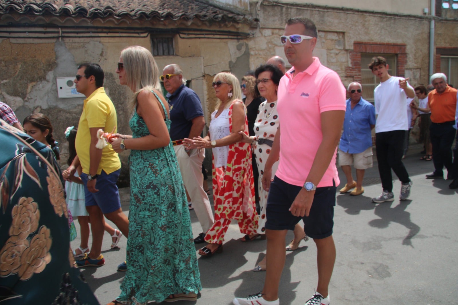 Calles a rebosar de público en las fiestas de Valdelosa