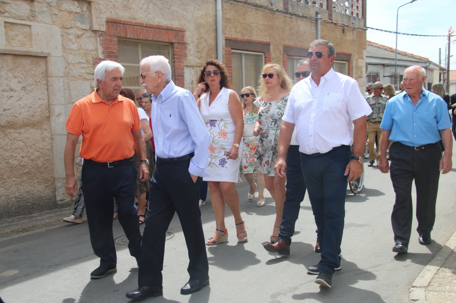 Calles a rebosar de público en las fiestas de Valdelosa