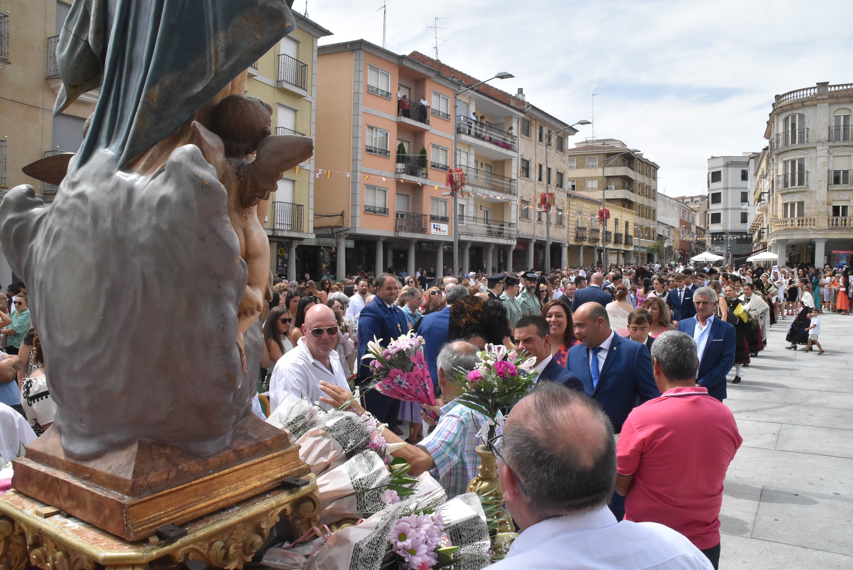 Multitudinaria procesión en Guijuelo para honrar a la Virgen de la Asunción