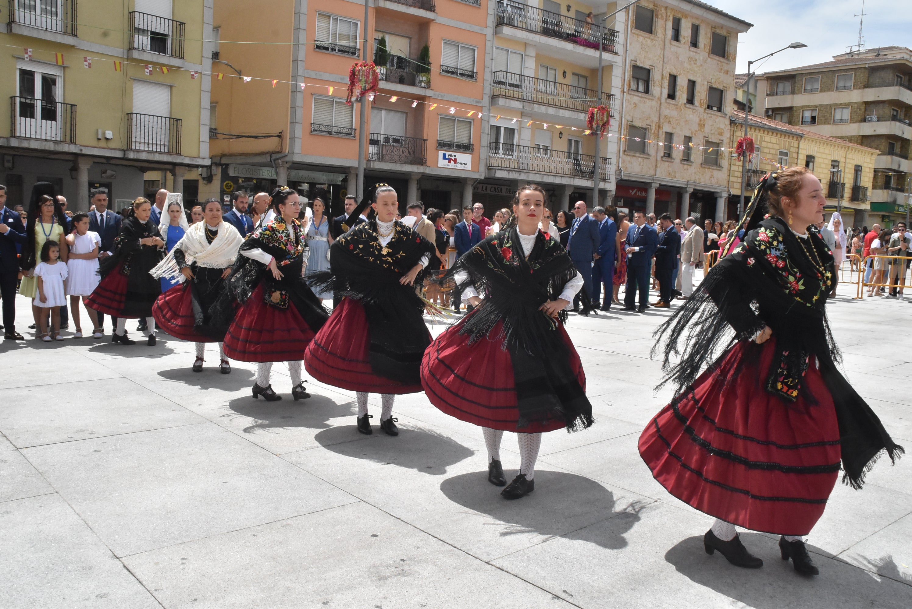 Multitudinaria procesión en Guijuelo para honrar a la Virgen de la Asunción