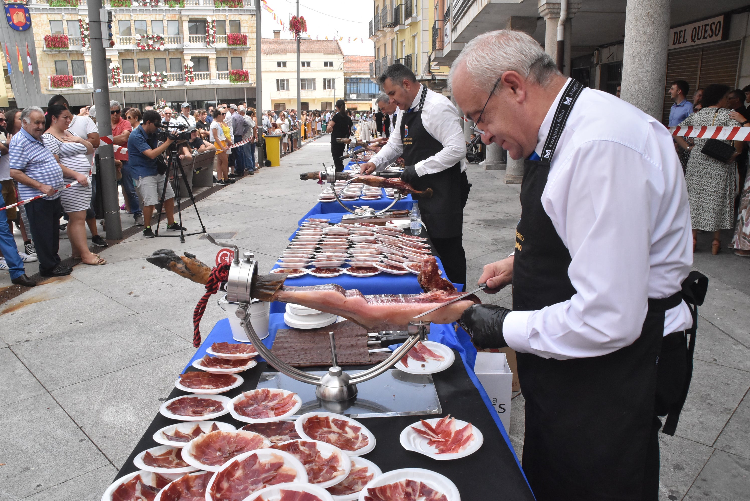 Multitudinaria procesión en Guijuelo para honrar a la Virgen de la Asunción