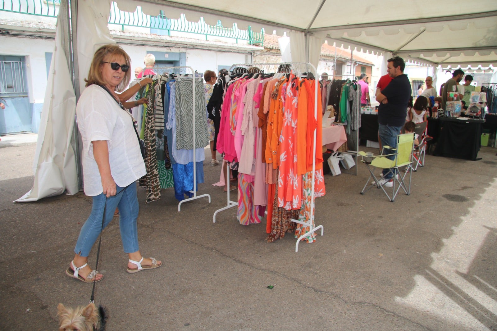 Calles a rebosar de público en las fiestas de Valdelosa