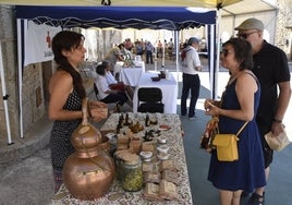 Feria de Artesanía y Tradiciones en la plaza de Bogajo