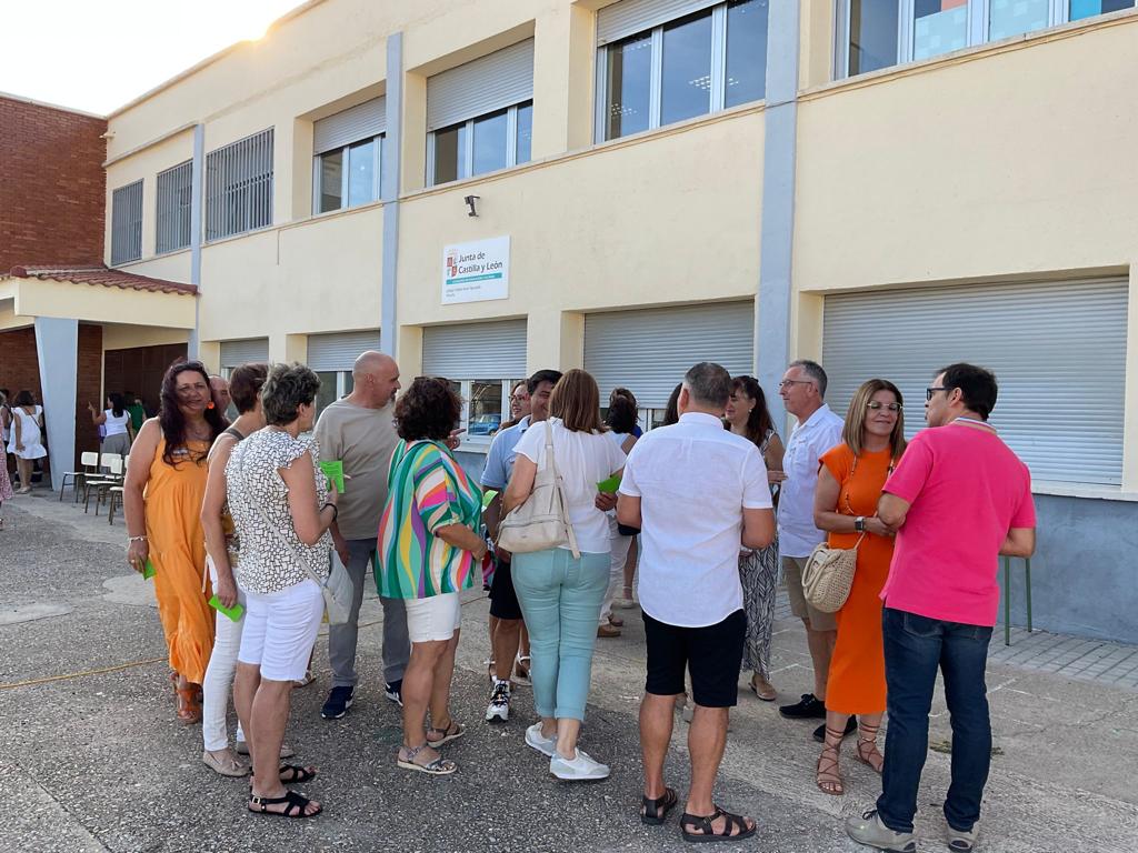 “Vuelta al cole” para los antiguos alumnos del colegio San Andrés en Pedrosillo el Ralo