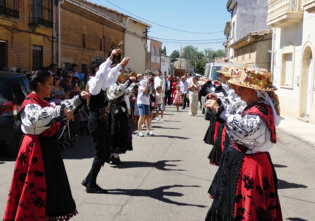 Babilafuente se engalana para honrar al patrón