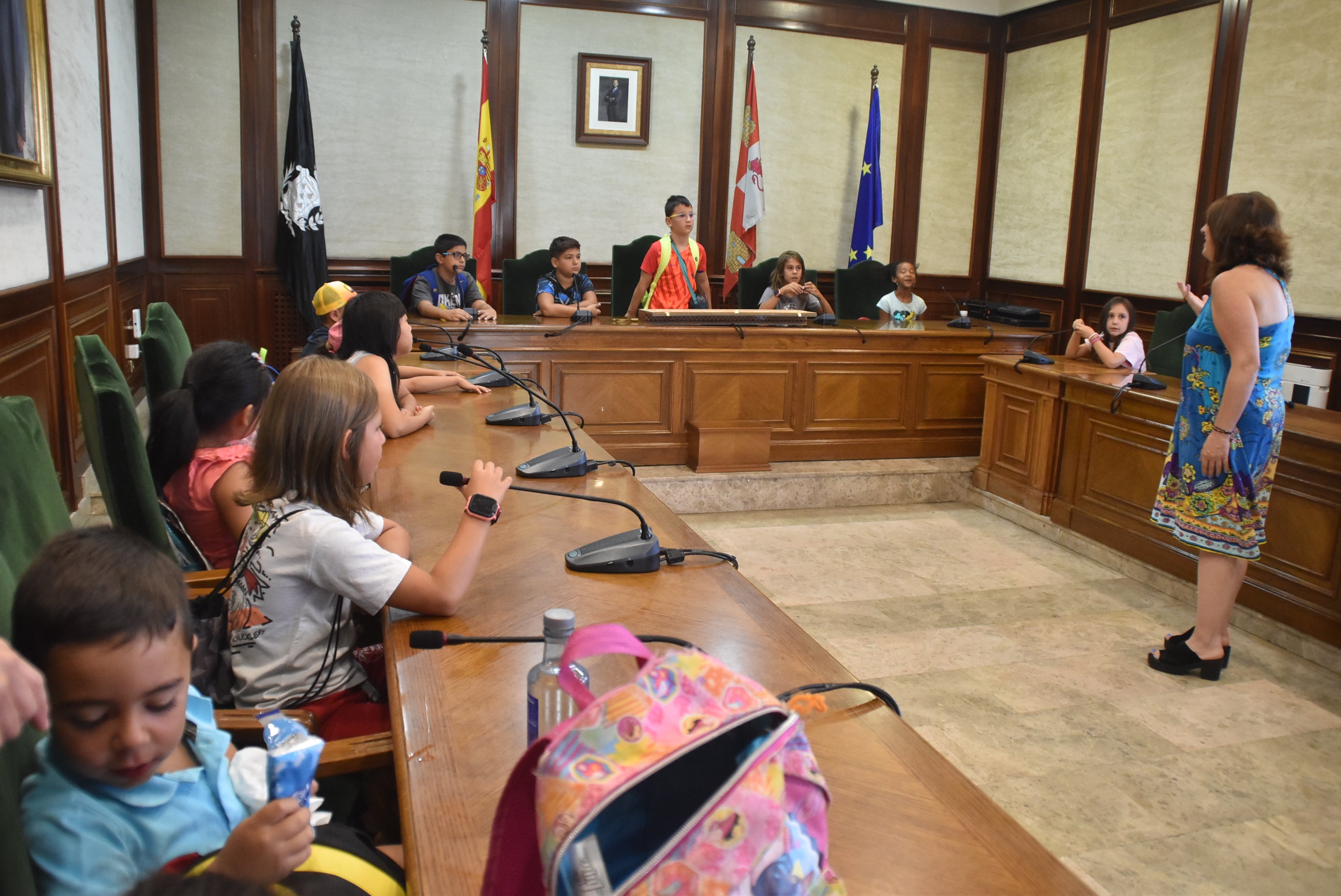 Los pequeños de los campamentos visitan el Ayuntamiento de Béjar