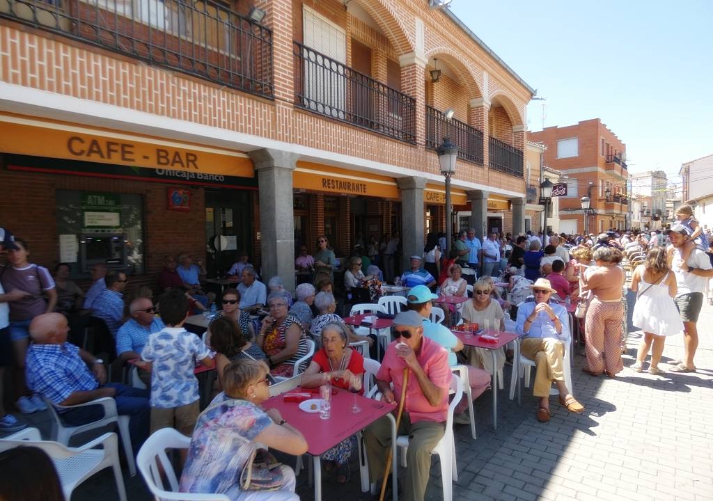 La devoción llena las calles de Macotera