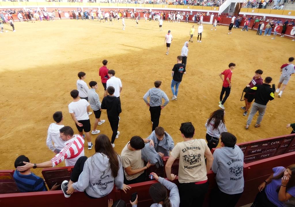 Derroche de emoción en el tercer encierro de Macotera