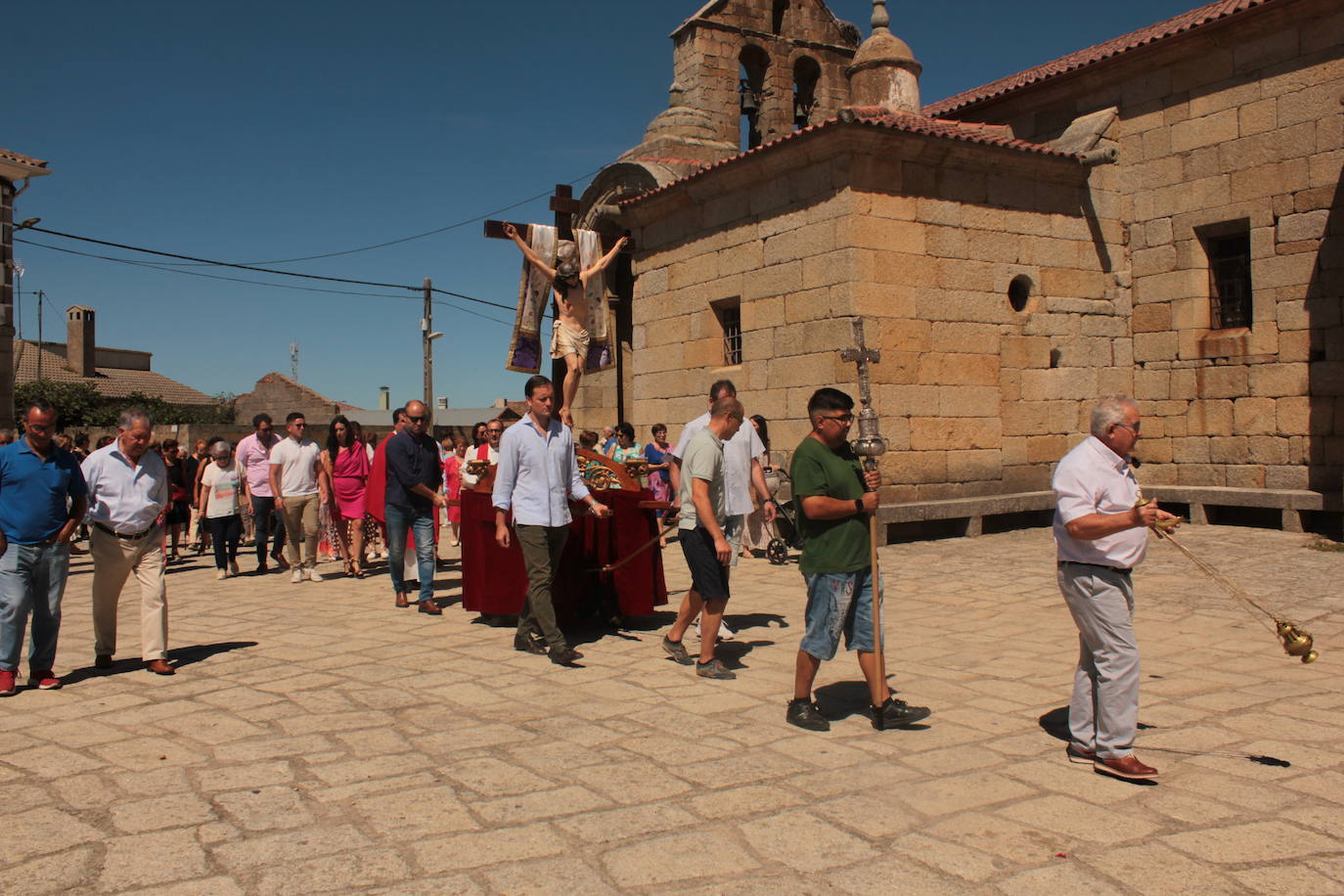 Villar de la Yegua rinde pleitesía al Santo Cristo