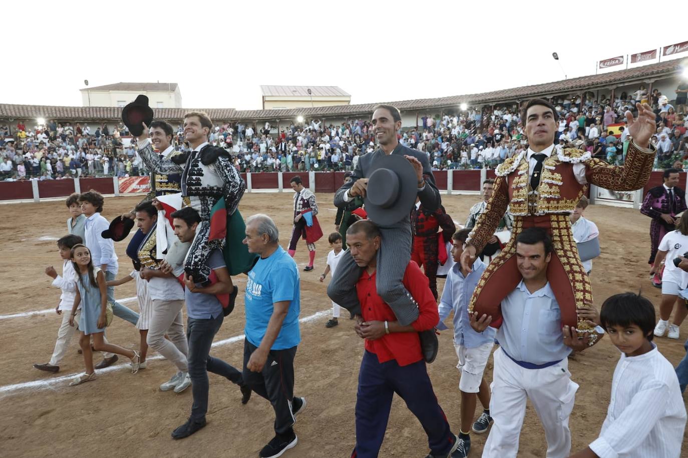 Las mejores imágenes del festejo de El Juli, El Capea y López Chaves en Guijuelo