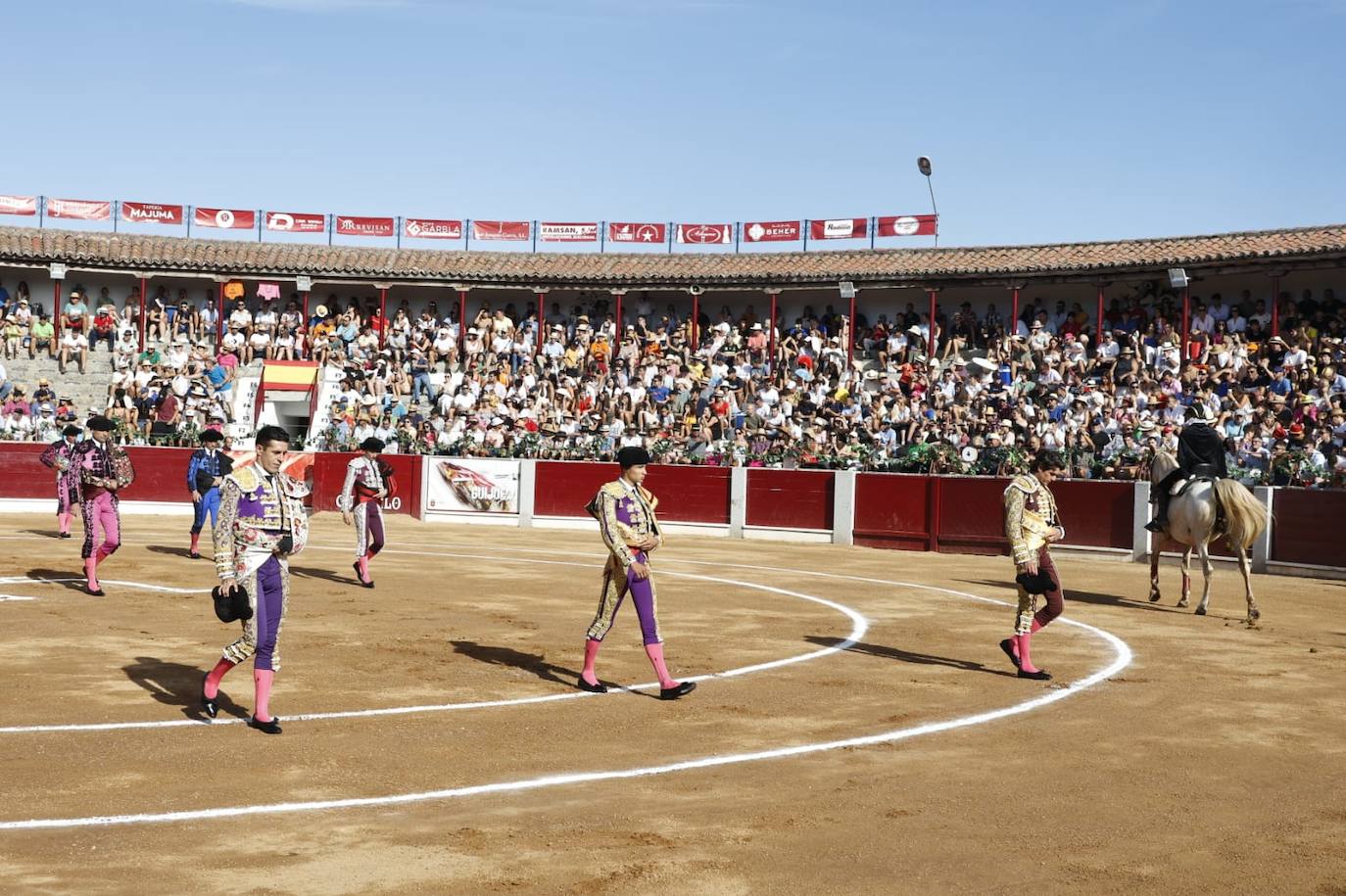 Las mejores imágenes del festejo de Talavante, Castella y Diosleguarde en Guijuelo