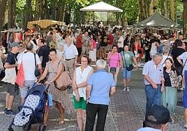 Imagen del público esta mañana en el parque municipal de La Corredera, en Béjar.