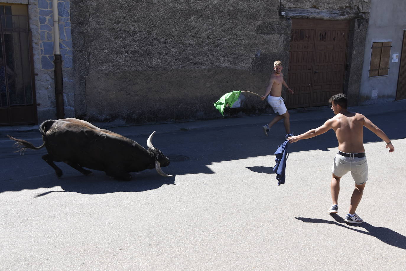 Herido un caballo en un deslavazado y largo tercer encierro guinaldés