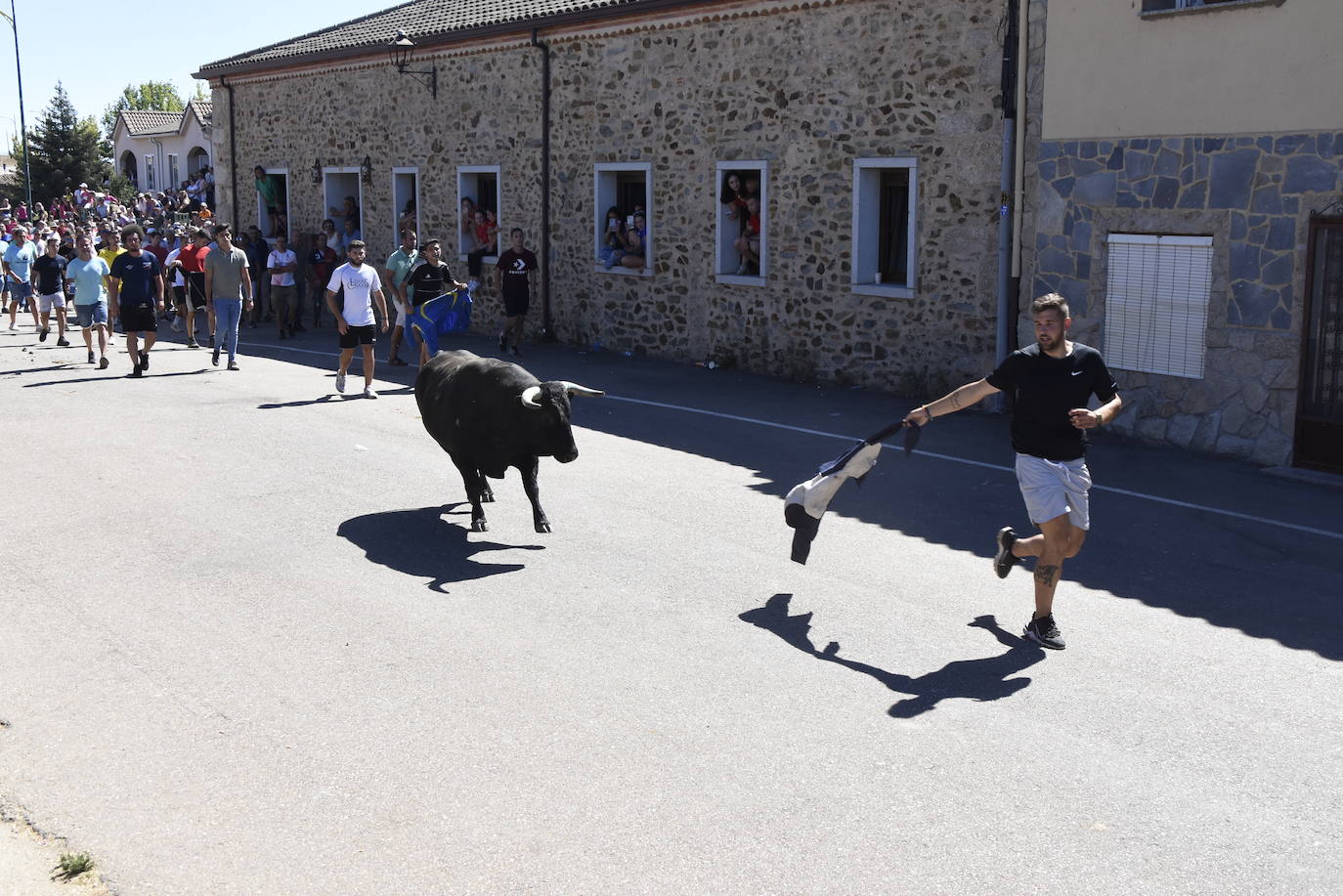 Herido un caballo en un deslavazado y largo tercer encierro guinaldés