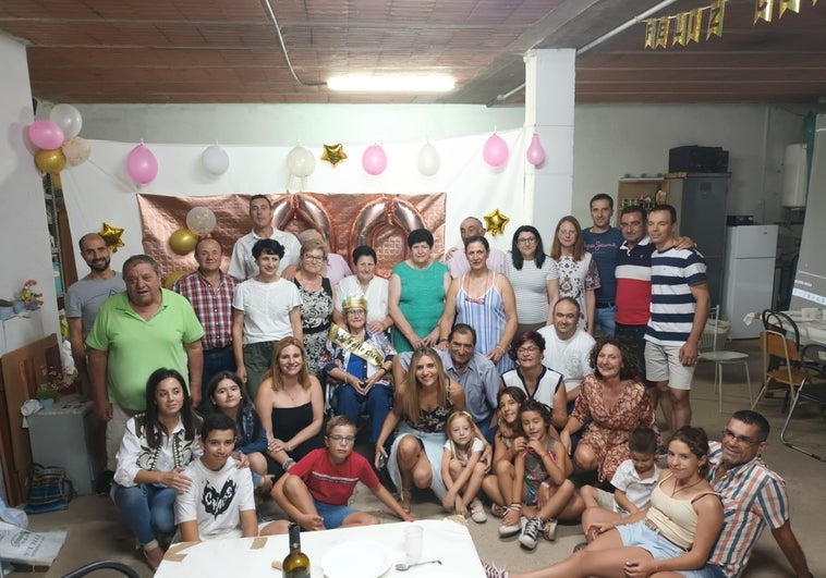 Fermina Calzada, la 'abuela' de Topas, cumple 100 años