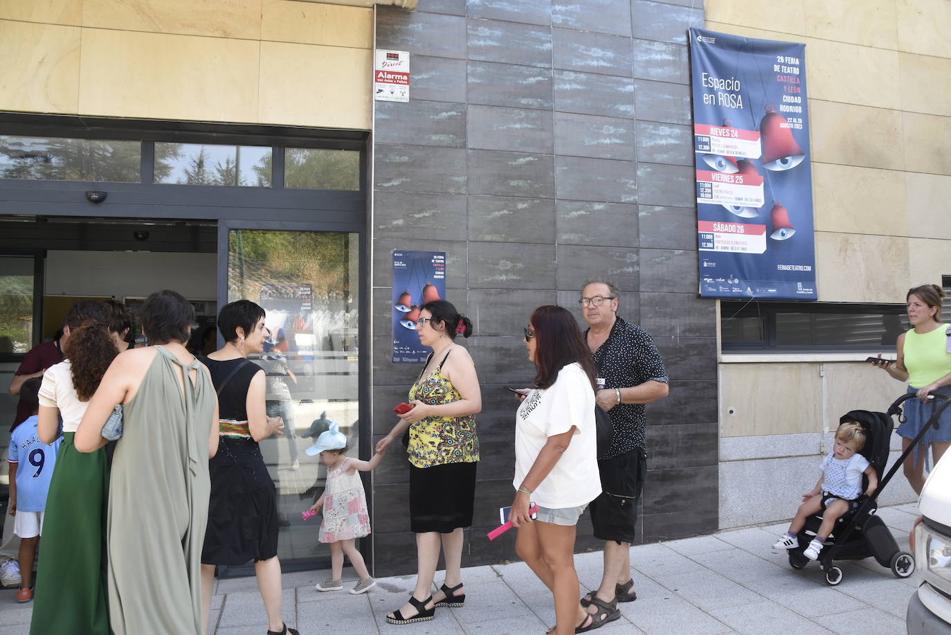 Desde bebés a adultos disfrutan del intenso ecuador de la Feria de Teatro de Castilla y León en Ciudad Rodrigo