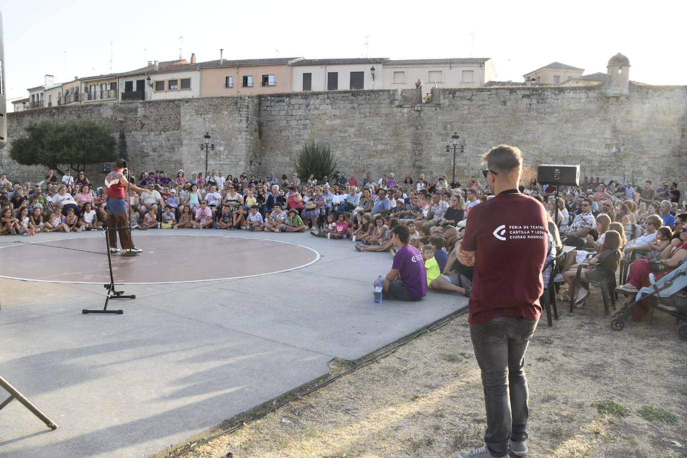 Desde bebés a adultos disfrutan del intenso ecuador de la Feria de Teatro de Castilla y León en Ciudad Rodrigo