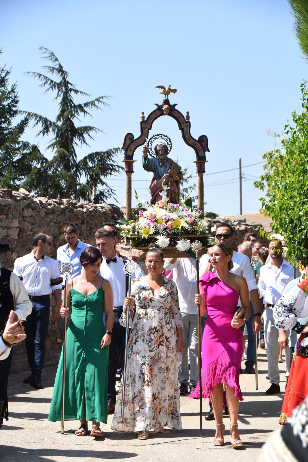 Procesión de gala en Golpejas por San Bartolomé