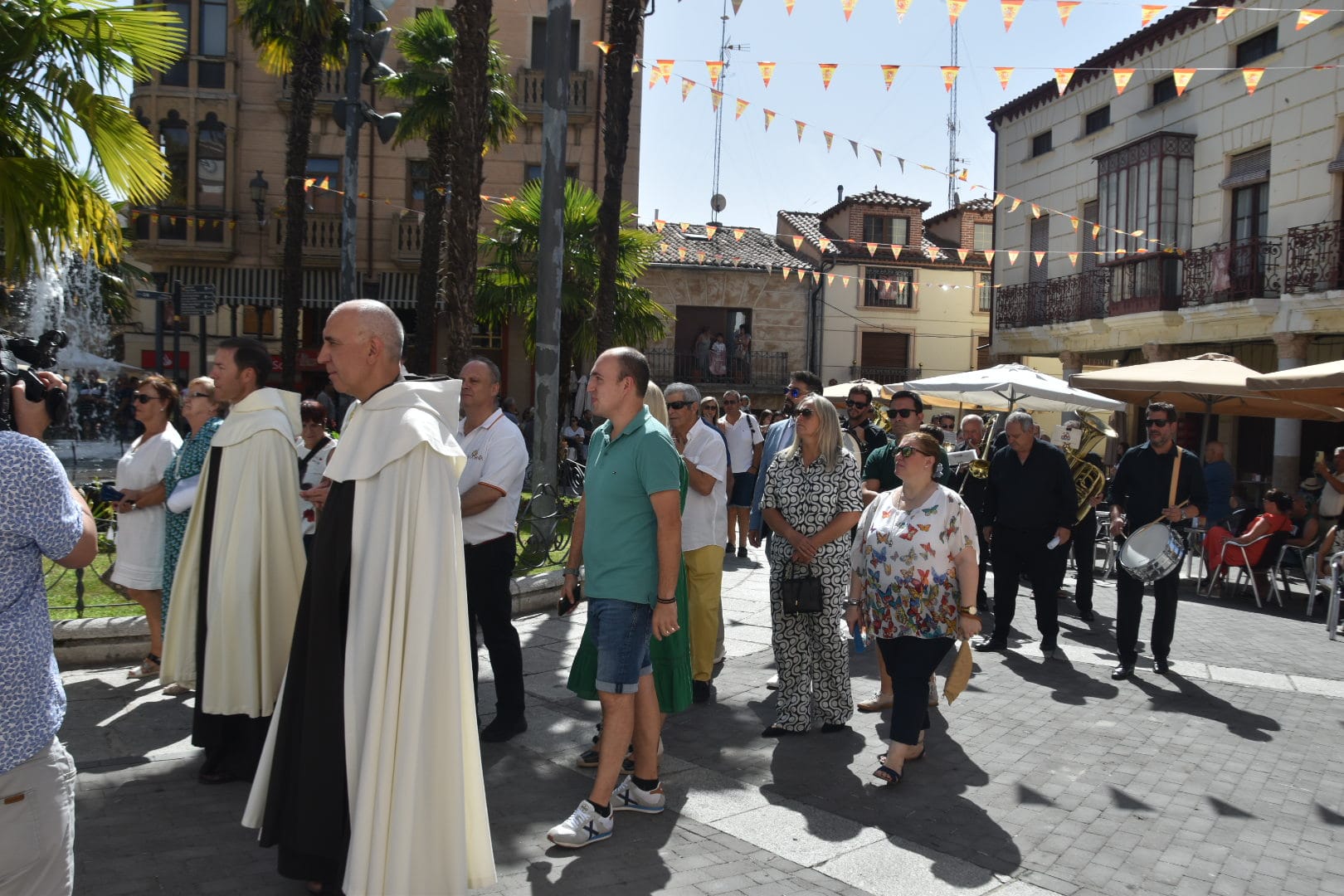 Emotiva salida de clausura de Santa Teresa en Alba