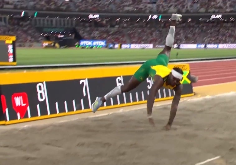 El salto más surrealista de un jamaicano a lo 'Superman' en la final de salto de longitud