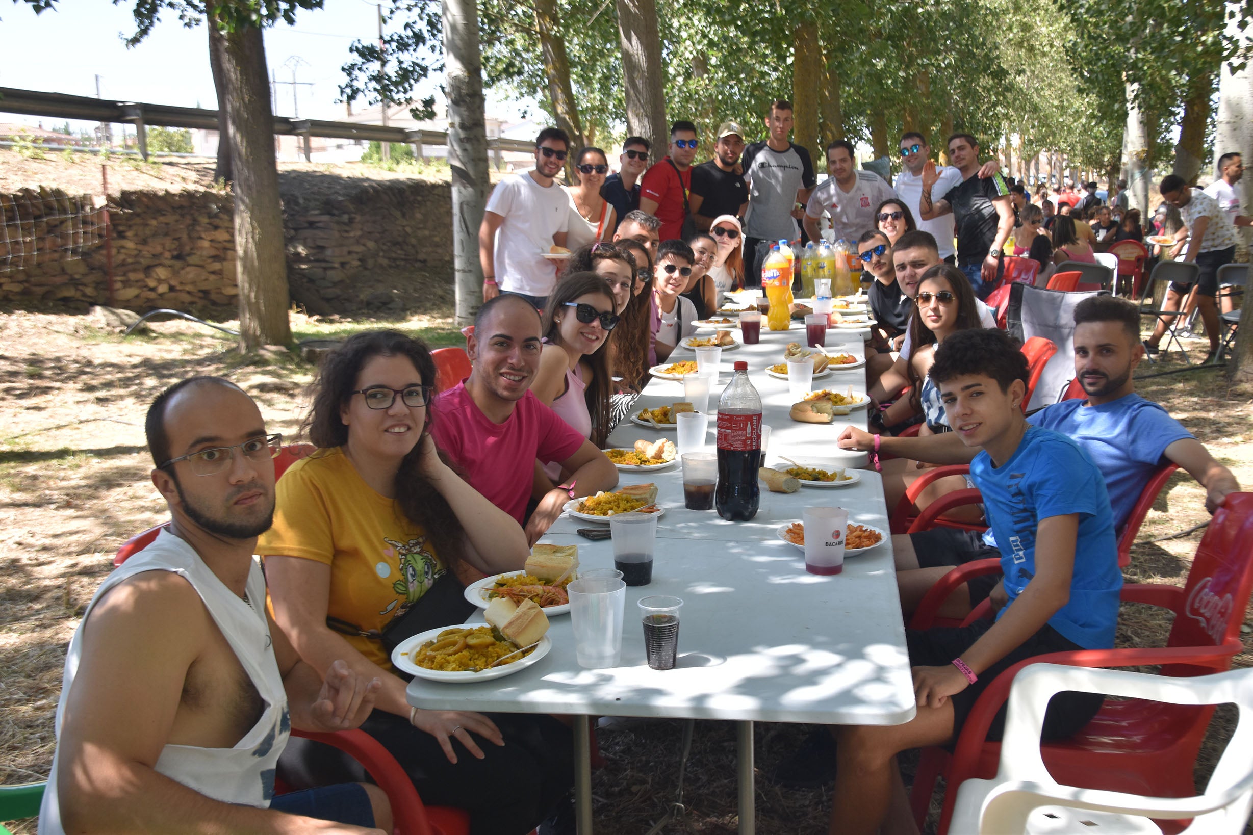 Golpejas despide sus fiestas con 400 raciones de paella