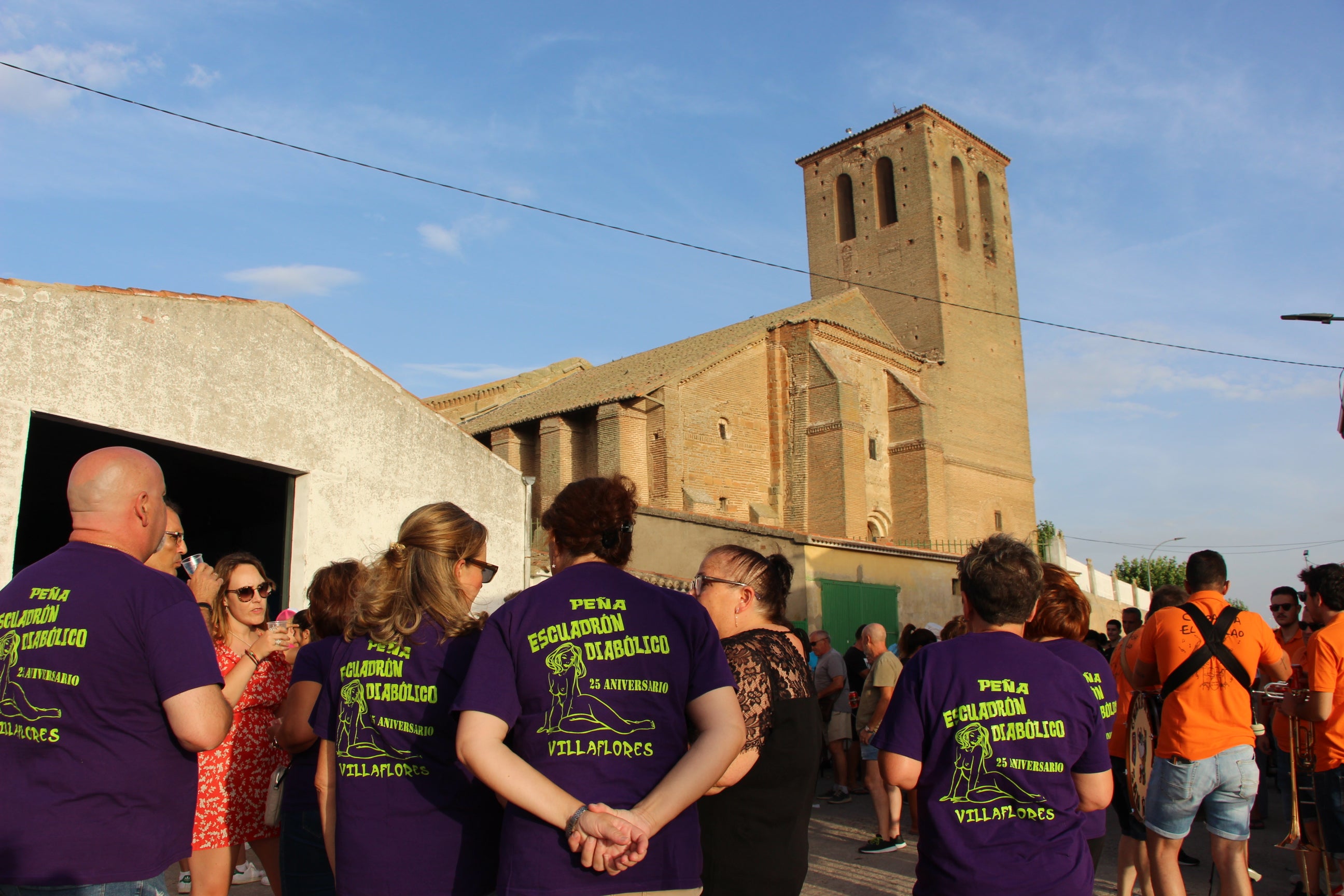 Las peñas llenan de animación las calles de Villaflores