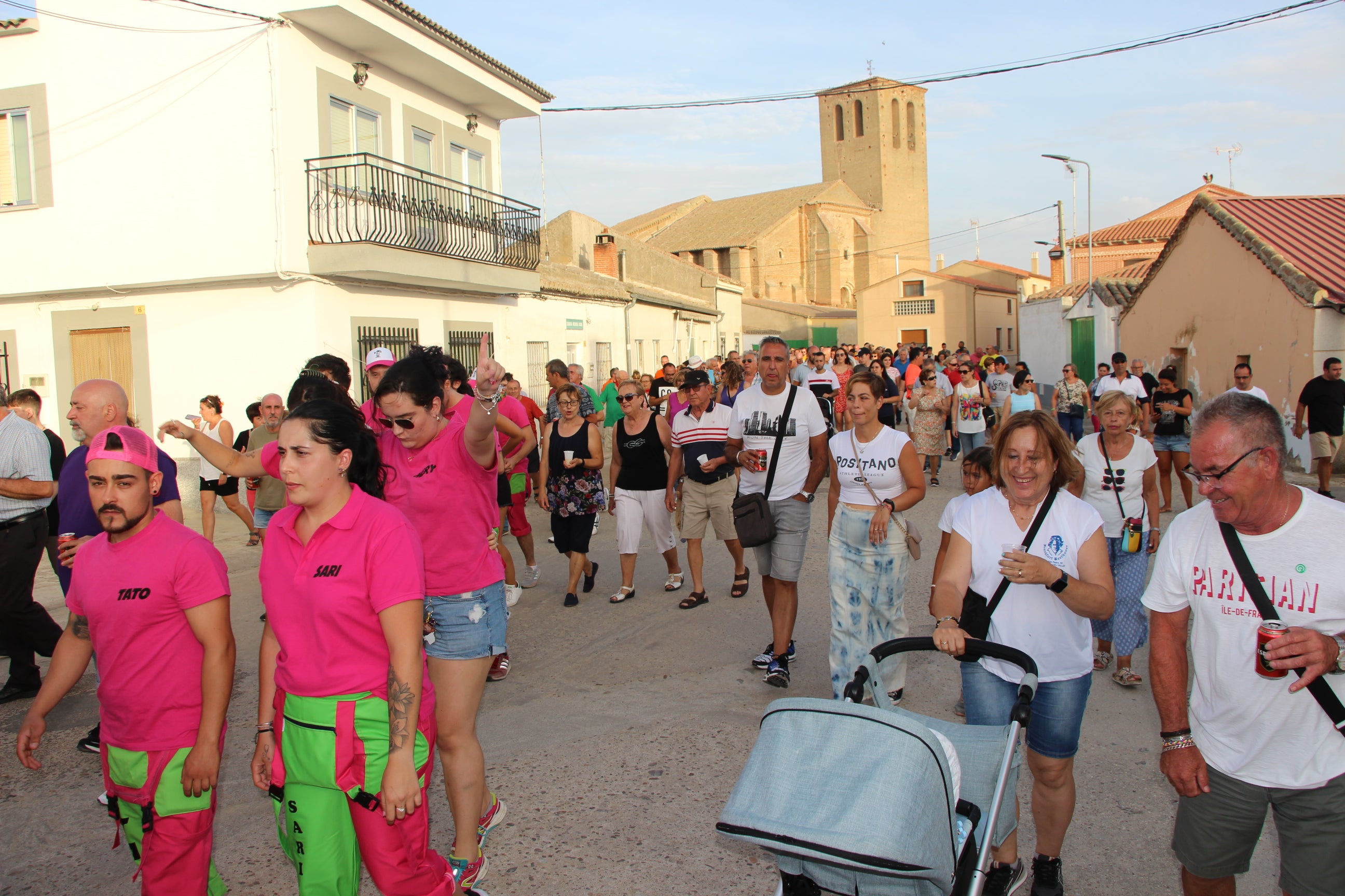 Las peñas llenan de animación las calles de Villaflores