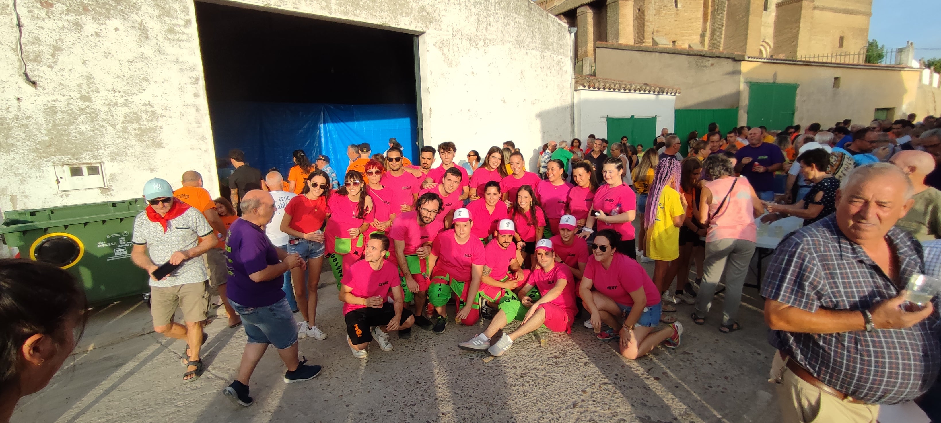 Las peñas llenan de animación las calles de Villaflores